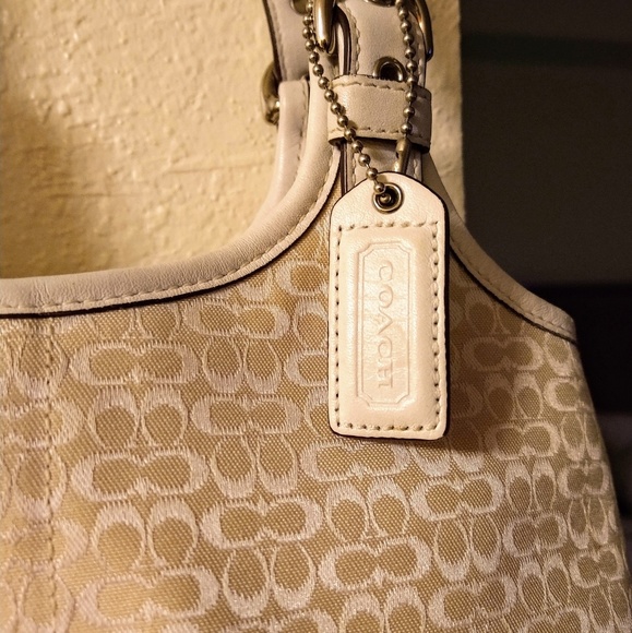 Authentic Coach 👜 - Picture 1 of 6
